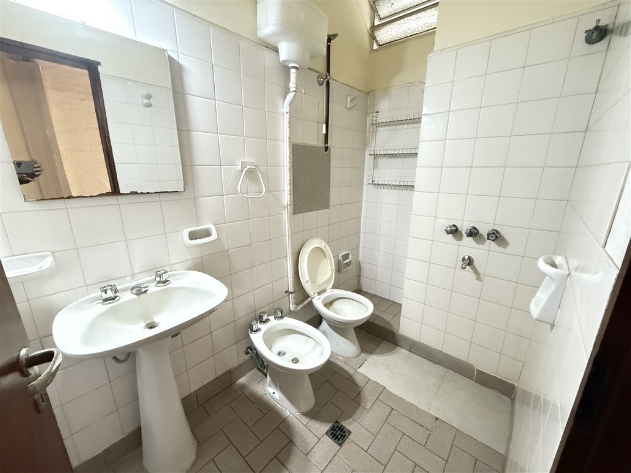 CASA DE DOS DORMITORIOS CON JARDIN - EN VENTA EN GENERAL PINTO