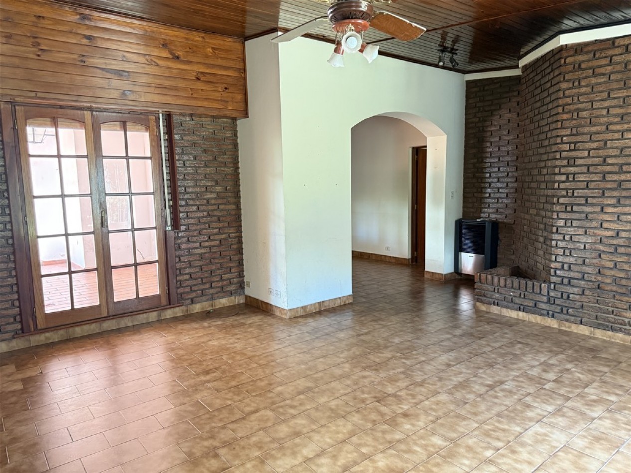 CASA DE DOS DORMITORIOS CON JARDIN - EN VENTA EN GENERAL PINTO