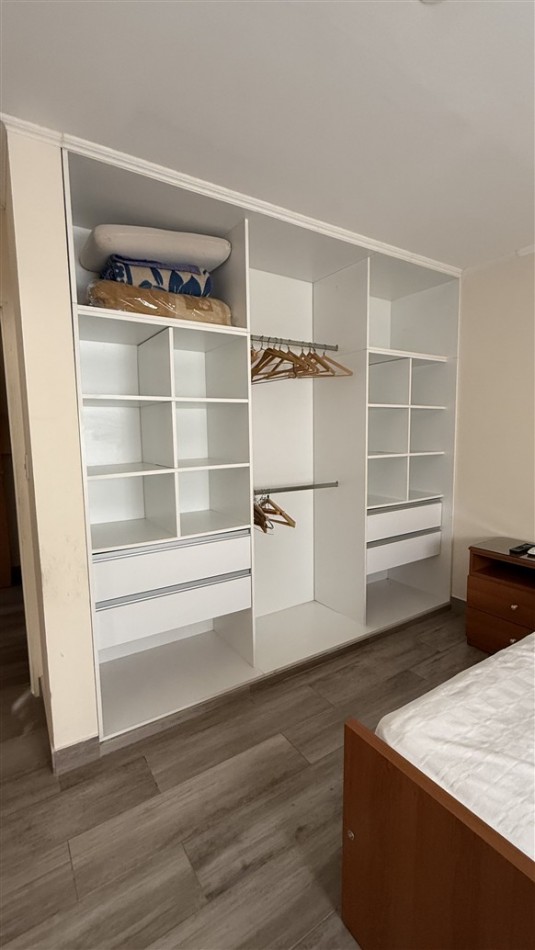 DEPARTAMENTO DE 1 DORMITORIO - CON PATIO Y COCHERA