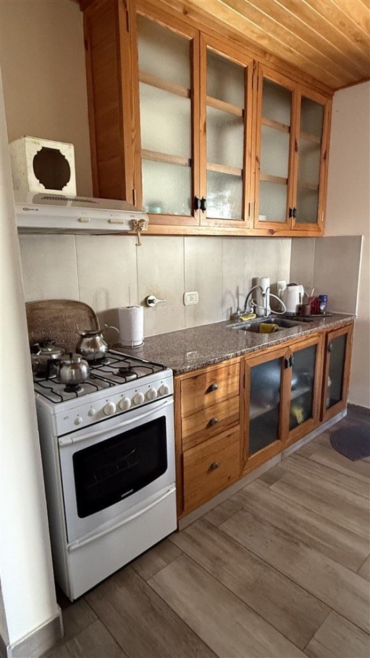 DEPARTAMENTO DE 1 DORMITORIO - CON PATIO Y COCHERA