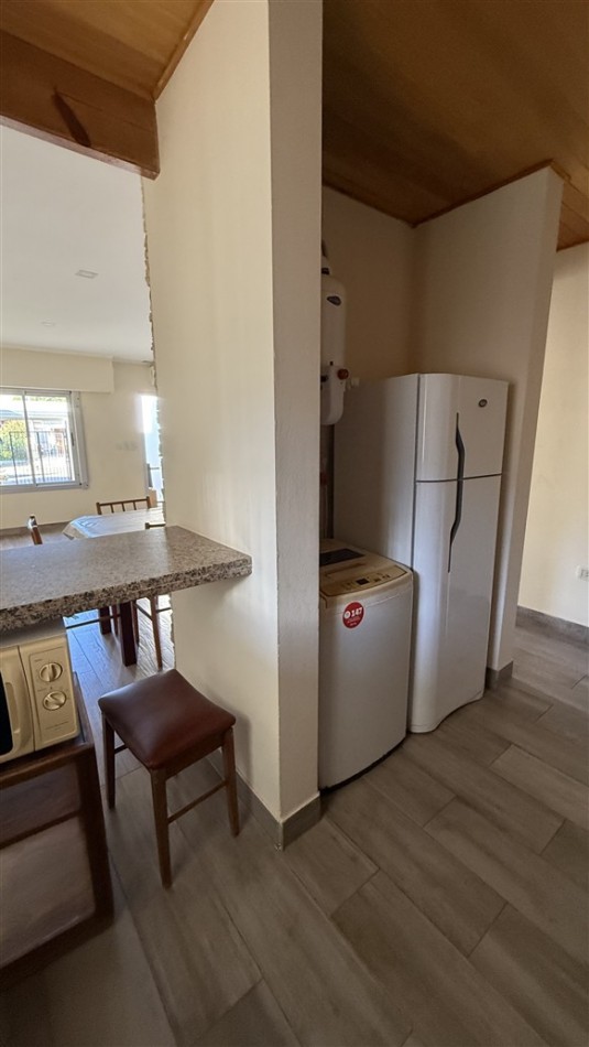 DEPARTAMENTO DE 1 DORMITORIO - CON PATIO Y COCHERA