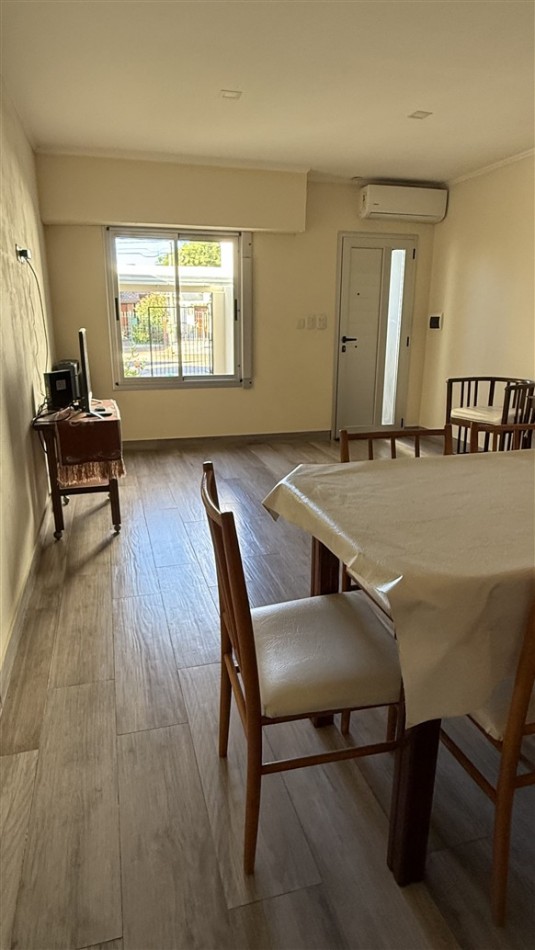 DEPARTAMENTO DE 1 DORMITORIO - CON PATIO Y COCHERA