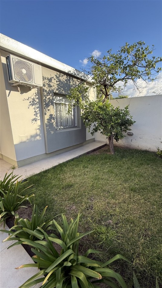 DEPARTAMENTO DE 1 DORMITORIO - CON PATIO Y COCHERA